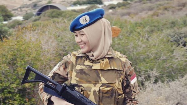 Foto: Ismi Arum, TNI Berhijab Imut Pasukan Perdamaian PBB di Lebanon