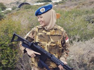 Foto: Ismi Arum, TNI Berhijab Imut Pasukan Perdamaian PBB di Lebanon