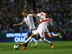 Bermain di depan pendukung sendiri, Argentina mendominasi jalannya pertandingan dan menciptakan banyak peluang. Tapi sulit bikin gol (Marcos Brindicci/Reuters)