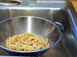 Tidak Seperti Biasa, Ini Cara Baru Memakai Saringan