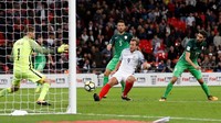 Laga tampaknya akan berakhir imbang 0-0 sebelum Harry Kane memecah kebuntuan lewat golnya di menit ke-94! (Carl Recine/Reuters)