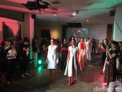 Unik, Desainer Muda Ini Rilis Busana Terinspirasi dari Kerut Wajah Manusia