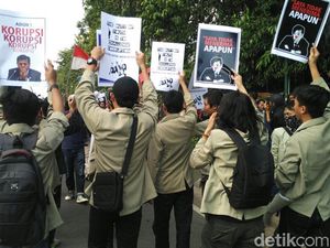 Ratusan Mahasiswa di Yogya Demo Tuntut Setnov Mundur