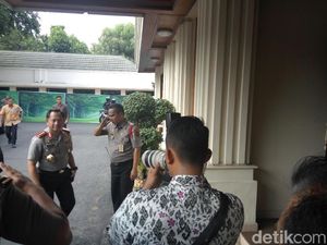 Wiranto, Kapolri, Panglima TNI, dan KaBIN Rapat Bahas Impor Senjata Wiranto, Kapolri, Panglima TNI, dan KaBIN Rapat Bahas Impor Senjata