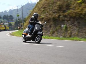 Menuju Kustomfest Jogja Naik Piaggio-Vespa Menuju Kustomfest Jogja Naik Piaggio-Vespa