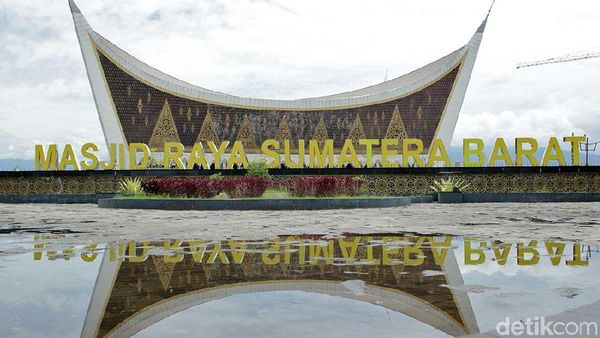 Foto: Masjid Raya Kebanggaan Orang Padang