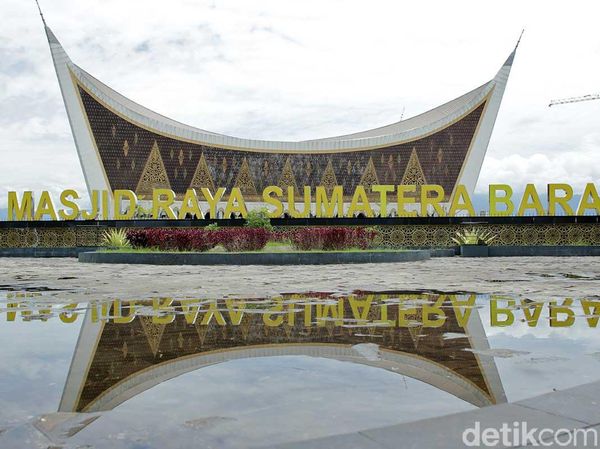 Foto: Masjid Raya Kebanggaan Orang Padang