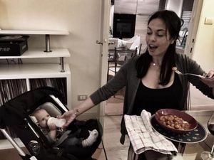 Foto-foto Ini Tunjukkan Ibu-ibu Memang Multitasking 