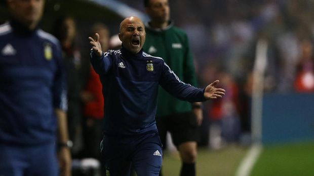 Jorge Sampaoli dalam tekanan berat saat memimpin timnas Argentina di Piala Dunia 2018.