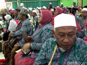 Jamaah Haji Kloter Terakhir Tiba di Surabaya