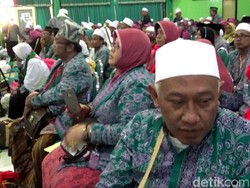 Jamaah Haji Kloter Terakhir Tiba di Surabaya