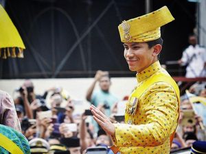 Hunk Alert! Tampannya Putra Sultan Brunei di Acara 50 Tahun Ayahnya Berkuasa