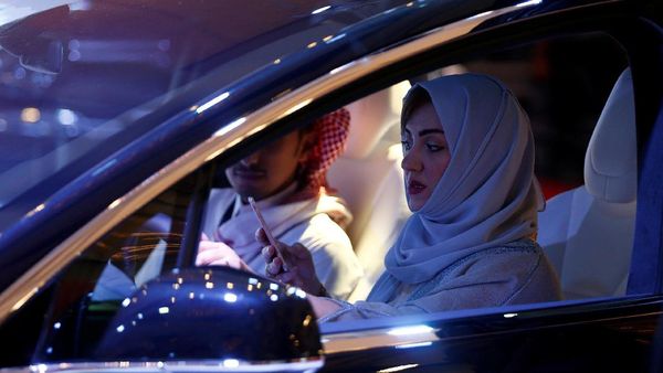 Saat Wanita Saudi Mulai Coba-coba Mobil