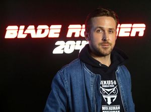 Jadi Ken Barbie, Ryan Gosling Manglingi Dengan Perut Six Pack & Rambut Pirang Jadi Ken Barbie, Ryan Gosling Manglingi Dengan Perut Six Pack & Rambut Pirang