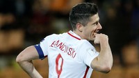 Robert Lewandowski akan menjadi kapten Polandia di Piala Dunia 2018. Striker Bayern Munich ini punya 94 cap timnas dan 53 gol. (Foto: David Mdzinarishvili/Reuters)
