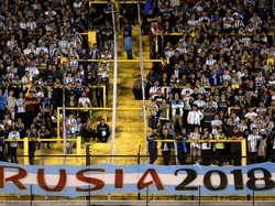 Yakin Argentina lolos ke Rusia tahun depan? Saat ini Argentina berada di luar zona play-off alias posisi keenam dengan 25 poin. Kemenangan di laga terakhir belum cukup untuk meloloskan Tim Tango. (Marcos Brindicci/Reuters)