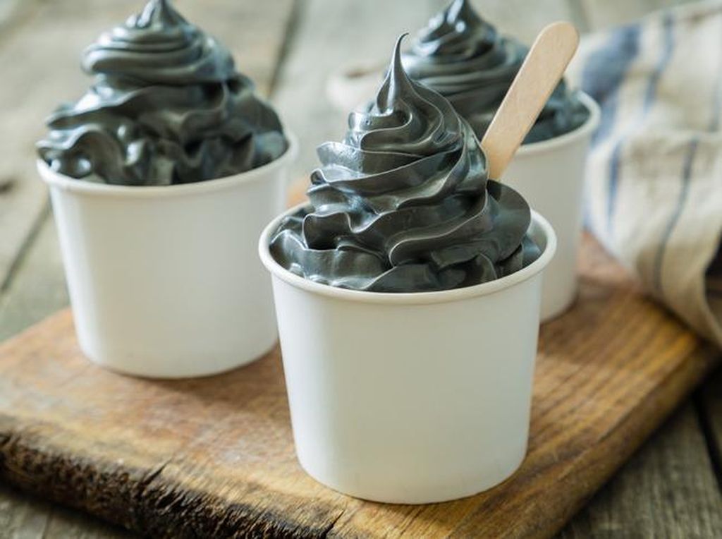 Charcoal dalam Makanan dan Minuman Tak Bagus Jika Dikonsumsi Berlebih Charcoal dalam Makanan dan Minuman Tak Bagus Jika Dikonsumsi Berlebih