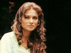 Kehidupan Leticia Tak Seindah Perannya dalam Esmeralda (1997) Kehidupan Leticia Tak Seindah Perannya dalam Esmeralda (1997)