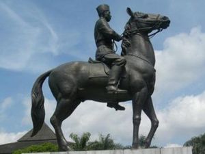 Foto: Patung Jendral Soedirman Berdiri Gagah Ada di 6 Kota Ini