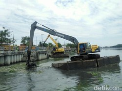 Proyek Tanggul Laut Dimulai, Saat Ini Tahap Pengerukan Lumpur