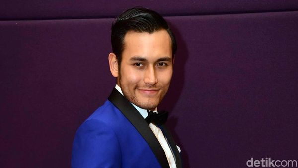 Pesona Arifin Putra Bikin Jatuh Hati