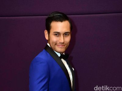 Pesona Arifin Putra Bikin Jatuh Hati