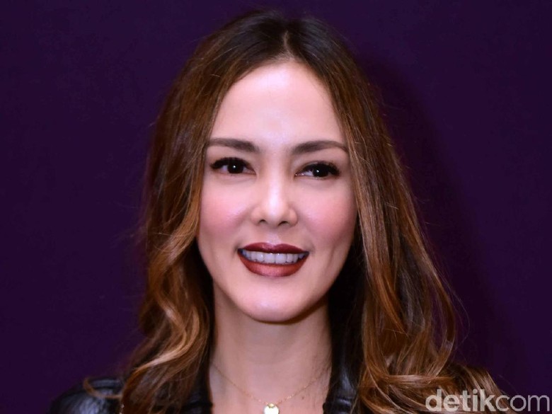 Merasa Difitnah soal Prostitusi, Cathy Sharon Polisikan Penyebar Foto Berbikininya Merasa Difitnah soal Prostitusi, Cathy Sharon Polisikan Penyebar Foto Berbikininya