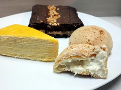 Belah Doeren: Legit Manis Mille Crepes dan Chewy Choux Isi Durian