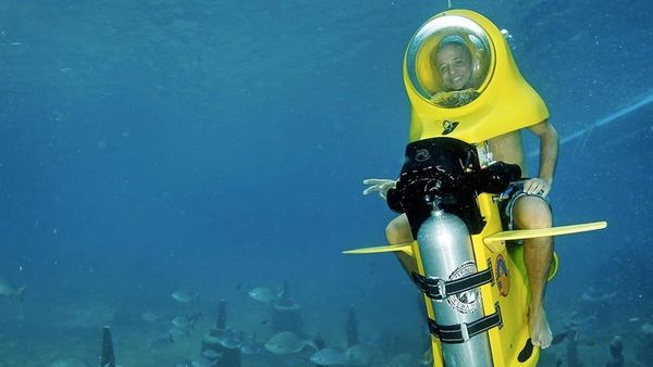 Foto: Ini Baru Beda, Skuter Bawah Laut