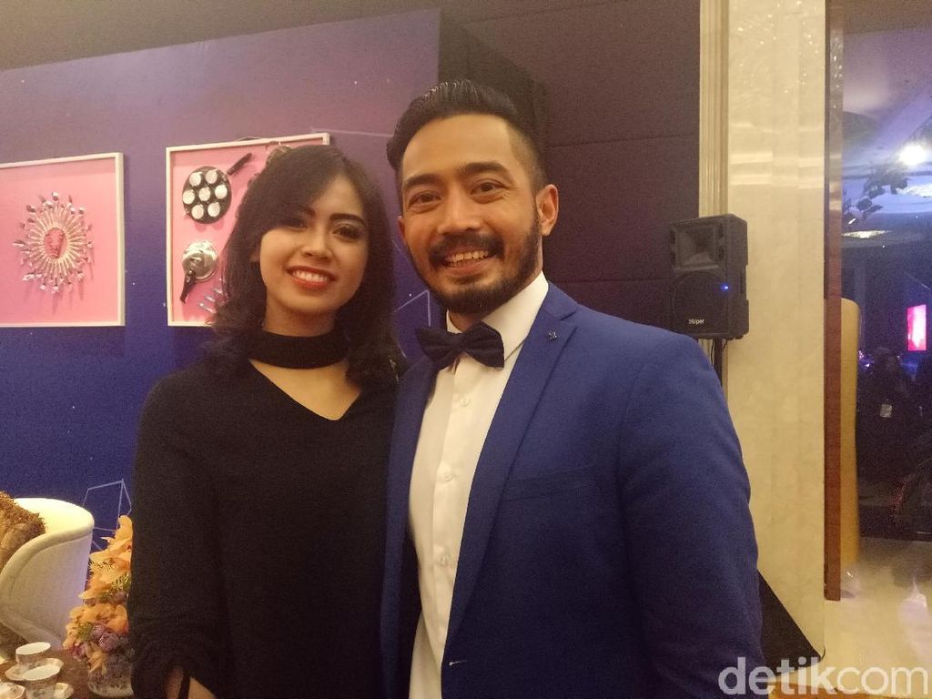 Dapat Email Gelap, Istri Yama Carlos Diduga Selingkuh dengan Pengacara Dapat Email Gelap, Istri Yama Carlos Diduga Selingkuh dengan Pengacara