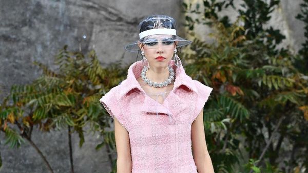 Foto: 25 Koleksi Busana Terbaru Chanel di Paris Fashion Week