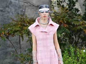Foto: 25 Koleksi Busana Terbaru Chanel di Paris Fashion Week