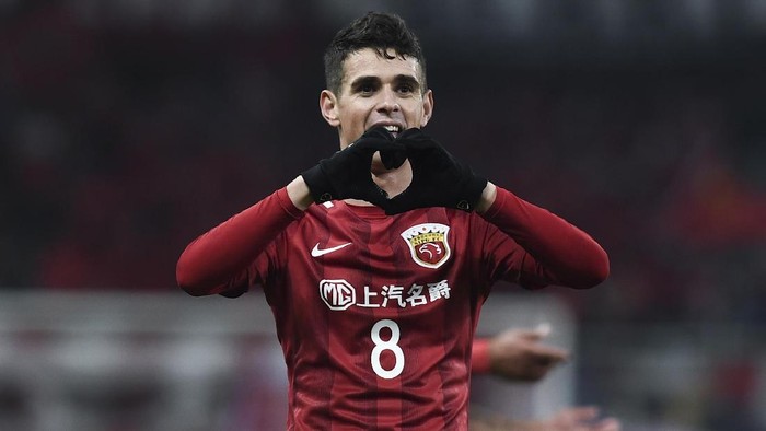 SHANGHAI, CHINA - FEBRUARY 28: Oscar #8 of Shanghai SIPG celebrates after scoring his teams second goal during the AFC Champions League 2017 Group F match between Shanghai SIPG and Western Sydney Wanderers at Shanghai Stadium on February 28, 2017 in Shanghai, China.  (Photo by Visual China/Getty Images)
