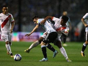 Diimbangi Peru, Argentina Makin Terjepit Diimbangi Peru, Argentina Makin Terjepit