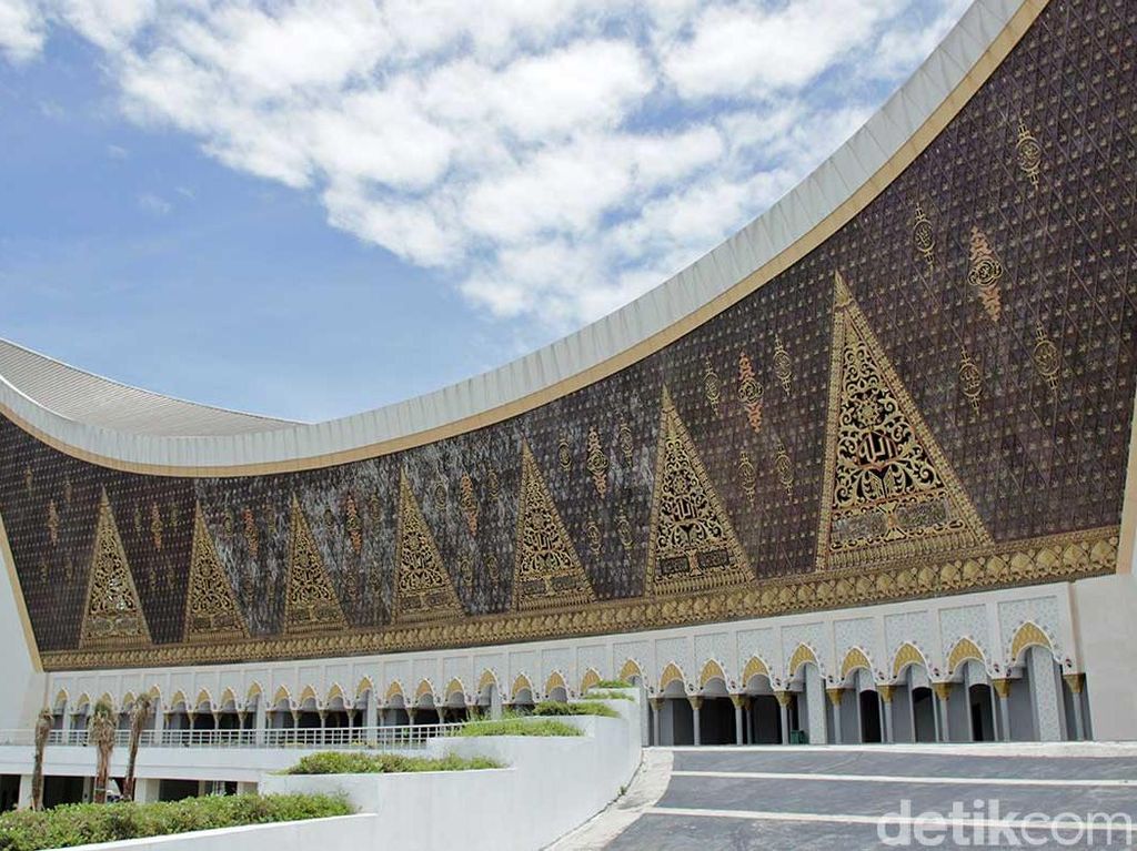 Megahnya Masjid Raya Sumbar dengan Desain Terbaik di Dunia