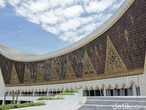 Megahnya Masjid Raya Sumbar dengan Desain Terbaik di Dunia Megahnya Masjid Raya Sumbar dengan Desain Terbaik di Dunia