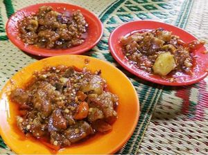 Pedasnya Nonjok, Oseng Mercon dengan Campuran Rawit