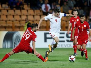 Lewandowski Hat-trick, Polandia Lumat Armenia 6-1
