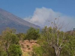 Status Gunung Agung Awas, Gubernur Bali Pastikan Kondisi Bali Aman