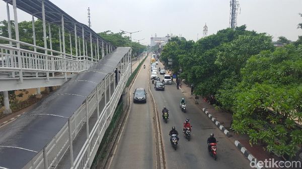 Gara-gara Ngotot Terobos Busway: Terjepit Bus Hingga Dipukul Mundur