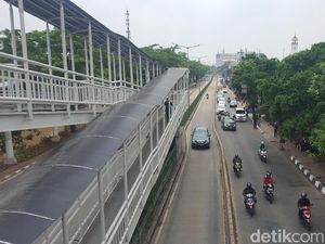 Gara-gara Ngotot Terobos Busway: Terjepit Bus Hingga Dipukul Mundur Gara-gara Ngotot Terobos Busway: Terjepit Bus Hingga Dipukul Mundur