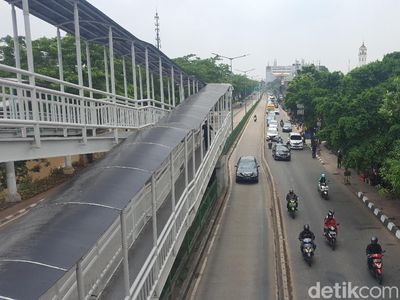 Gara-gara Ngotot Terobos Busway: Terjepit Bus Hingga Dipukul Mundur