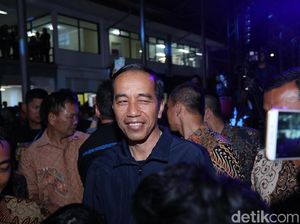 Hadiri Synchronize Fest Hari Kedua, Jokowi Nonton Ebiet G Ade