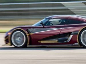Koenigsegg Tantang Rekor Ngebut Bugatti Chiron
