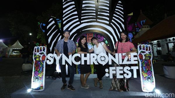 Nonton Synchronize Fest 2017 Belum Afdal Kalau Nggak Narsis