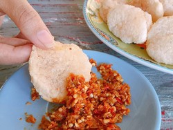 Sedap! Cireng Kenyal Dicocol dengan Sambal Super Pedas