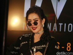 Syahrini Angkat Bicara soal Diongkosin Umrah Rp 1 Miliar oleh First Travel