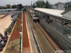 Genangan di Stasiun Bekasi Timur Mulai Surut, Kereta Bisa Melaju di 2 Jalur
