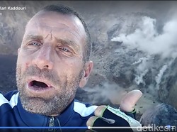 WNA Naik ke Kawah Gunung Agung Viral di Media Sosial