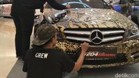 Coret-coret Mercedes-Benz Malah Cetak Rekor Muri